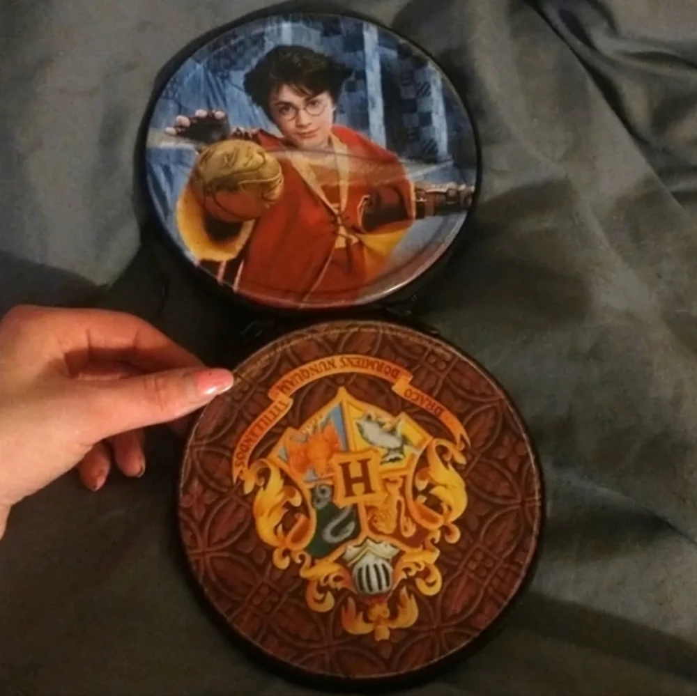 Harry Potter & the Golden Finch & Hogwarts Crest 3D Tin CD Disk Case Y2K Vintage